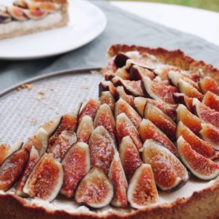 Fig and mascarpone tart with pistachio crust
